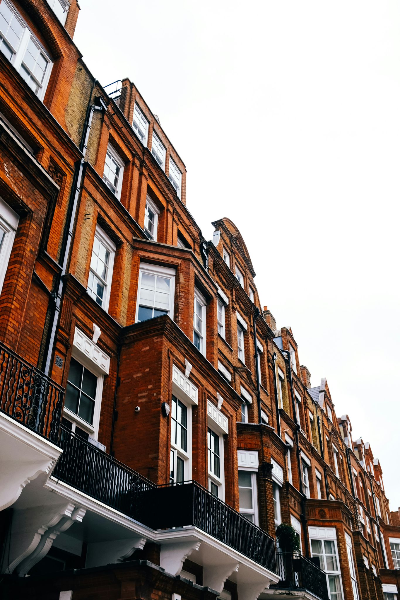 Londra'da Dönem Evi Yatırımı: Nereden Başlamalı?